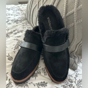 Vionic women’s Black Suede Loafers